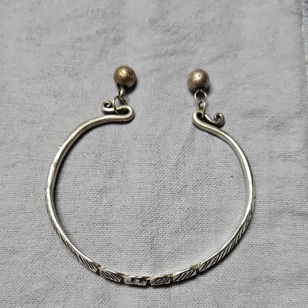 Elegant Silver Women's Bracelet